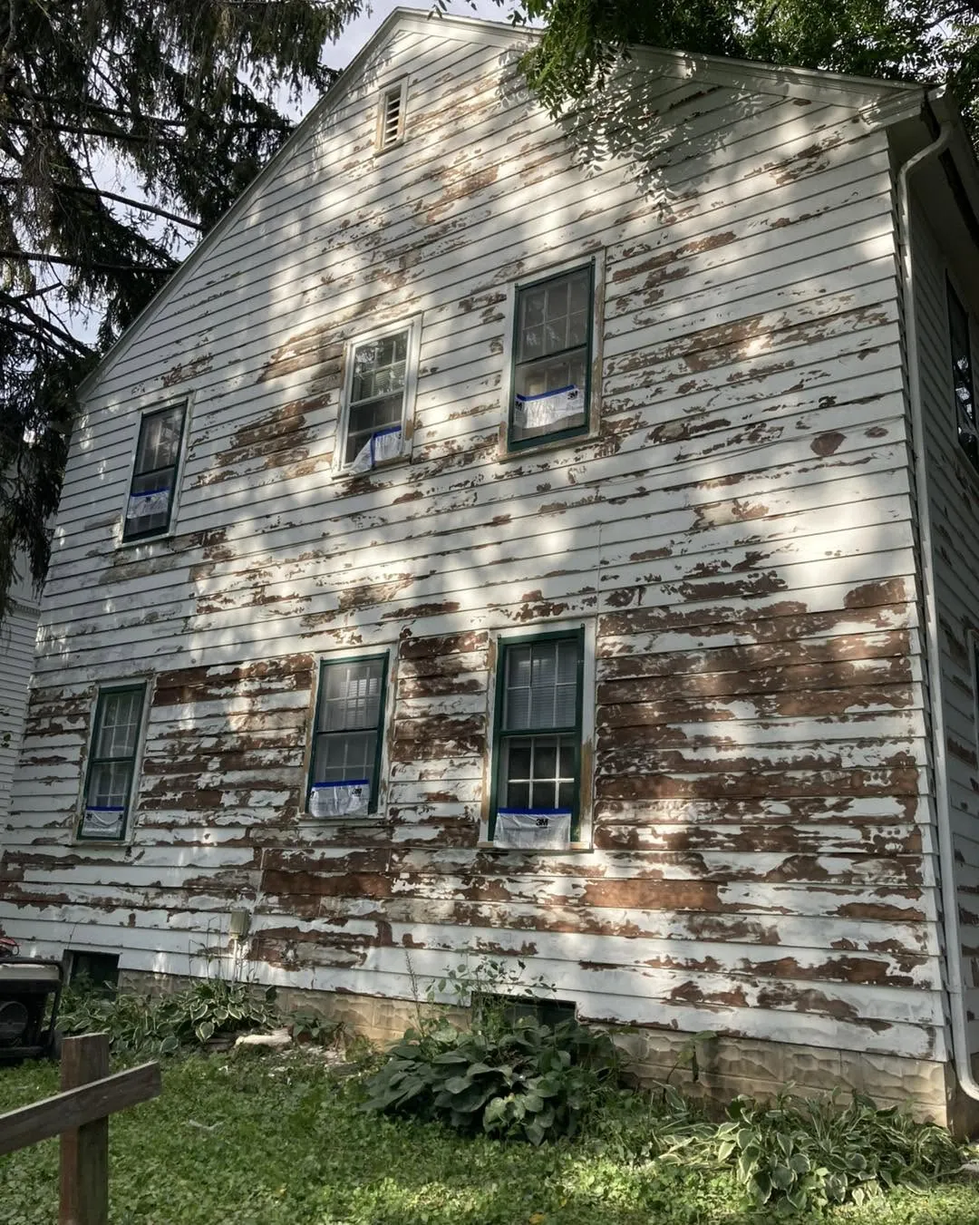 Older Rochester MN home with heavily peeling paint and exposed wood siding before lead-safe paint removal Older Rochester MN home with heavily peeling paint and exposed wood siding before lead-safe paint removal